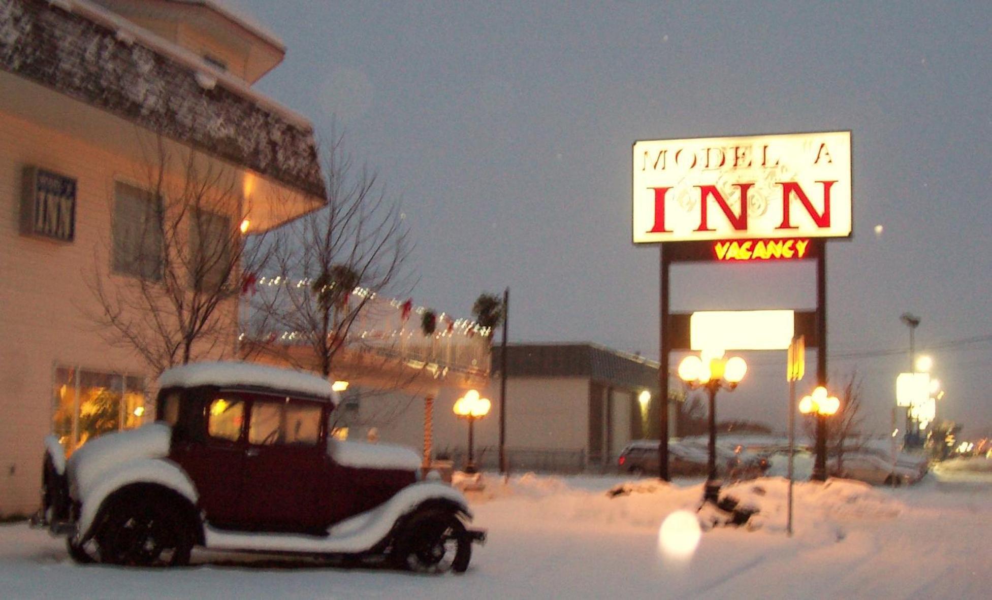 Model A Inn Cranbrook Esterno foto