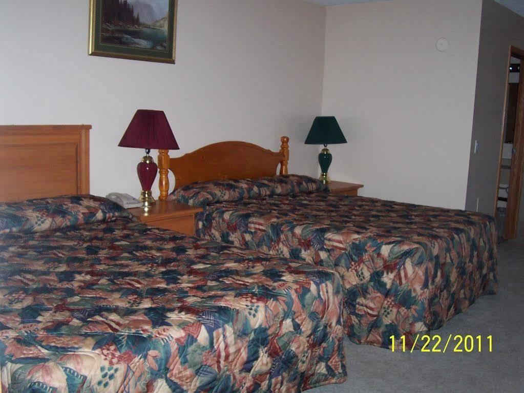 Model A Inn Cranbrook Esterno foto