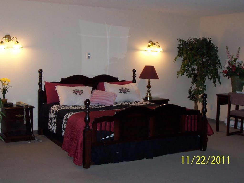 Model A Inn Cranbrook Esterno foto